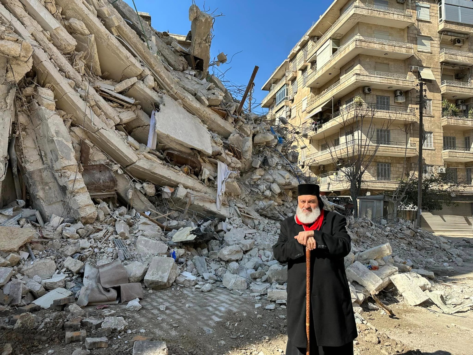 Ein Erdbeben hat in Syrien und der Türkei schwere Schäden hinterlassen. Viele Menschen wurden verschüttet, starben, sind schwer verletzt, noch mehr Menschen wurden im Winter obdachlos.